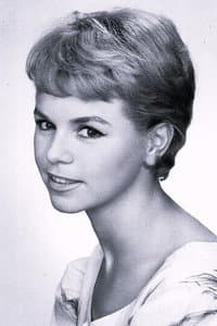 Geneviève Cluny in Les Filles de La Rochelle
