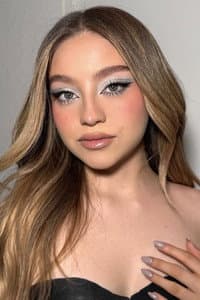 Karol Sevilla in Gigantes, una Aventura extraordinaria