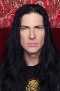 Todd Kerns in Slash feat. Myles Kennedy & The Conspirators: Rock on the Range Festival 2015