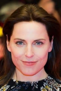 Antje Traue in Fall for Me