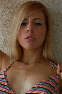 Lesly Kiss in Mundo Perro