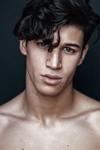 Adil Koukouh in Maleficio (La regla de Osha)