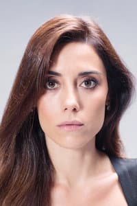 Cansu Dere in Acı Aşk