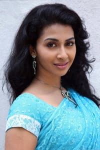 Gayathri Iyer in Ninaivil Nindraval