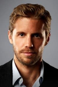 Matt Barr in The Pirate King