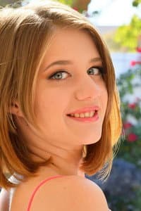 Dakota Burns in Honey Cunnies X-Cut 22