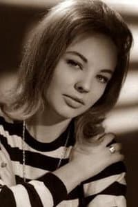 Paloma Valdés in Milagro a los cobardes