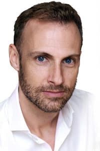 Flannan Obé in Un amour à taire
