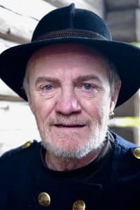 Jonathan Hutchings in Äiti