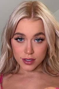 Elle Brooke in Elle Brooke vs. Paige VanZant