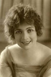 Myrtle Gonzalez in Captain Alvarez