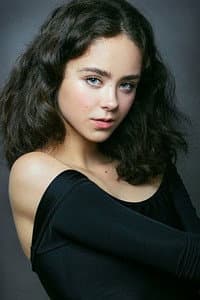 Nadia Latifi in Home Free