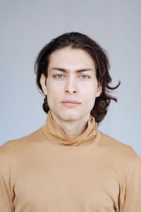 Toto Dumitrescu in Un Pas în Urma Serafimilor