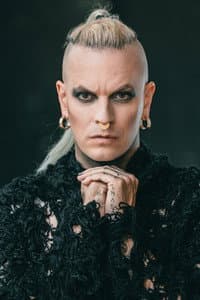 Chris Harms in Fünf Hamburger nach Liverpool - Die Reise von Lord Of The Lost zum ESC