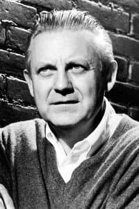Robert Wise in Männer im Trenchcoat, Frauen im Pelz