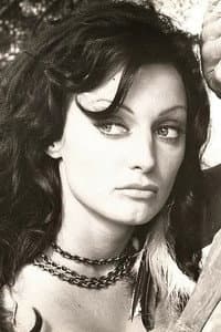 Eva Miller in El padre Manolo