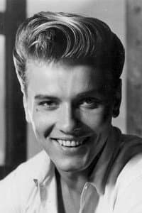 Richard Davalos in Elvira's Movie Macabre: Legacy of Blood