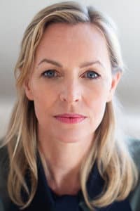 Simone Hanselmann in Herz aus Schokolade