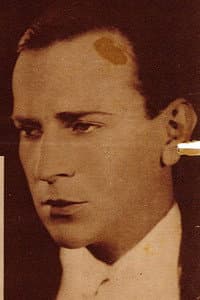 Georges Galli in L'Homme à l'Hispano