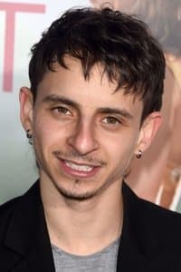 Moisés Arias in Noobz