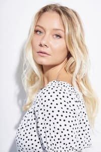 Josefine Lindegaard in Ukrudt