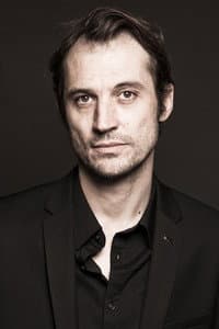 Jean-Édouard Bodziak in Les Oiselles