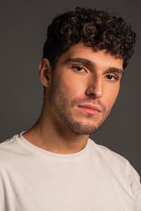Raphael Bela in Por Isso Tudo Acabou Assim