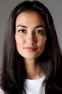 Atiqah Hasiholan in Bulan di Atas Kuburan