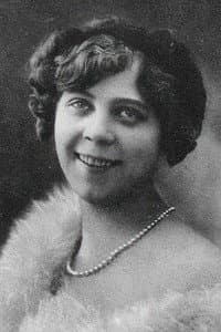 Andrée Marly in Le jupon de la voisine