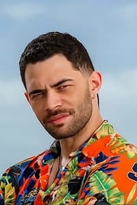 Vinnie Bennett in Mother Knows Best