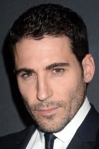 Miguel Ángel Silvestre in La boda de mi mejor amigo