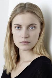 Adriane Gradziel in Les Grâcieuses