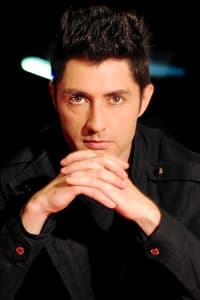 Paulo Cruz in Amor Caliente