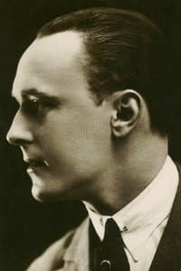 Jean Devalde in La maison des hommes vivants
