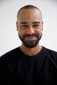 Yemi Oduwale in Amika: De Gevaarlijke Stunt