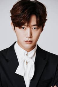 Han Eun-seong in 경도를 기다리며