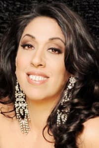 Regina Orozco in Cosi fan tutte: O, la escuela de los amantes