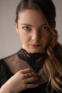 Elena Zamyarkova in Сестра