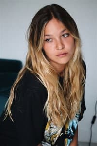 Anja Verderosa in Un grand raccourci