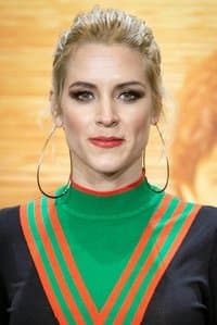 Maggie Civantos in La pequeña Suiza