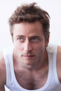 Michael Aloni in Vierges