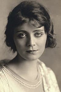 Dorothy Devore in The Midnight Flyer