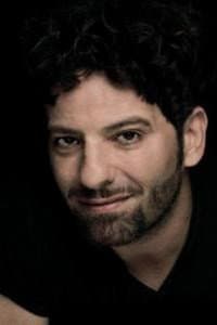 Adrián Yospe in Apasionados
