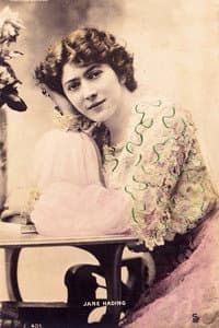 Jeanne Hading in La Flambée