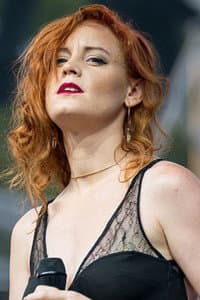 Emji in Les 3 Mousquetaires