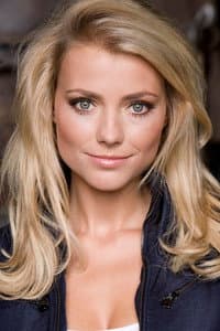Gigi Ravelli in Assepoester: Een Modern Sprookje