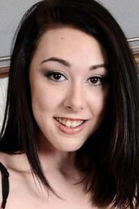 Hanna Lay in Sex with the Babysitter