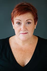 Karmele Larrinaga in Reina Roja