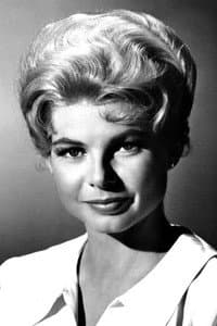 Mary Peach in No Love for Johnnie