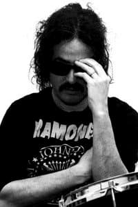 Pedro Andreu in Héroes: silencio y rock & roll